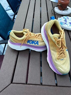 Hoka One One Women's Bondi 8 Coral Running Shoes w/Pink Midsole Accents size 10